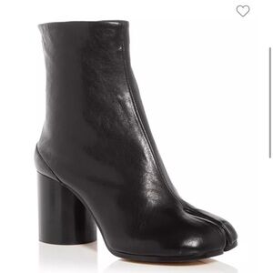 Maison Margiela
Women's Tabi Split Toe Block Heel Booties